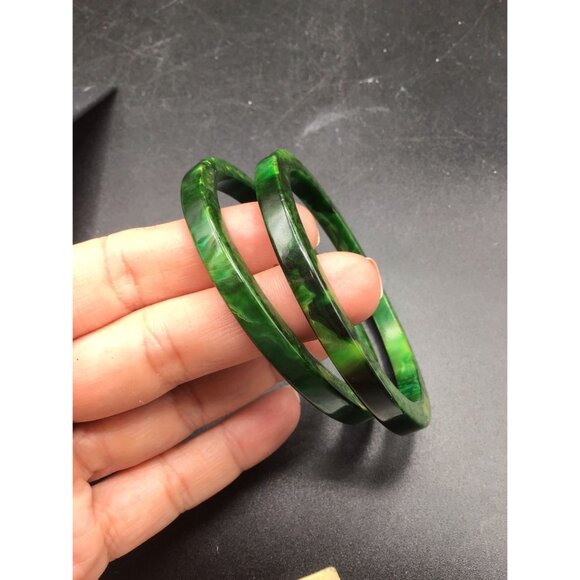 Vintage Bakelite Bangles Set of 2 Marbled Moss Green Squared Edges Design - Picture 4 of 7